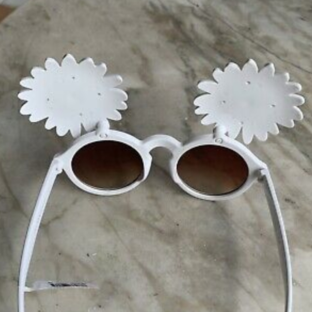 Daisy Sunglasses Circus By Sam ๐ฅณ NWT ๐ SCRATCH FREE - Picture 12 of 13